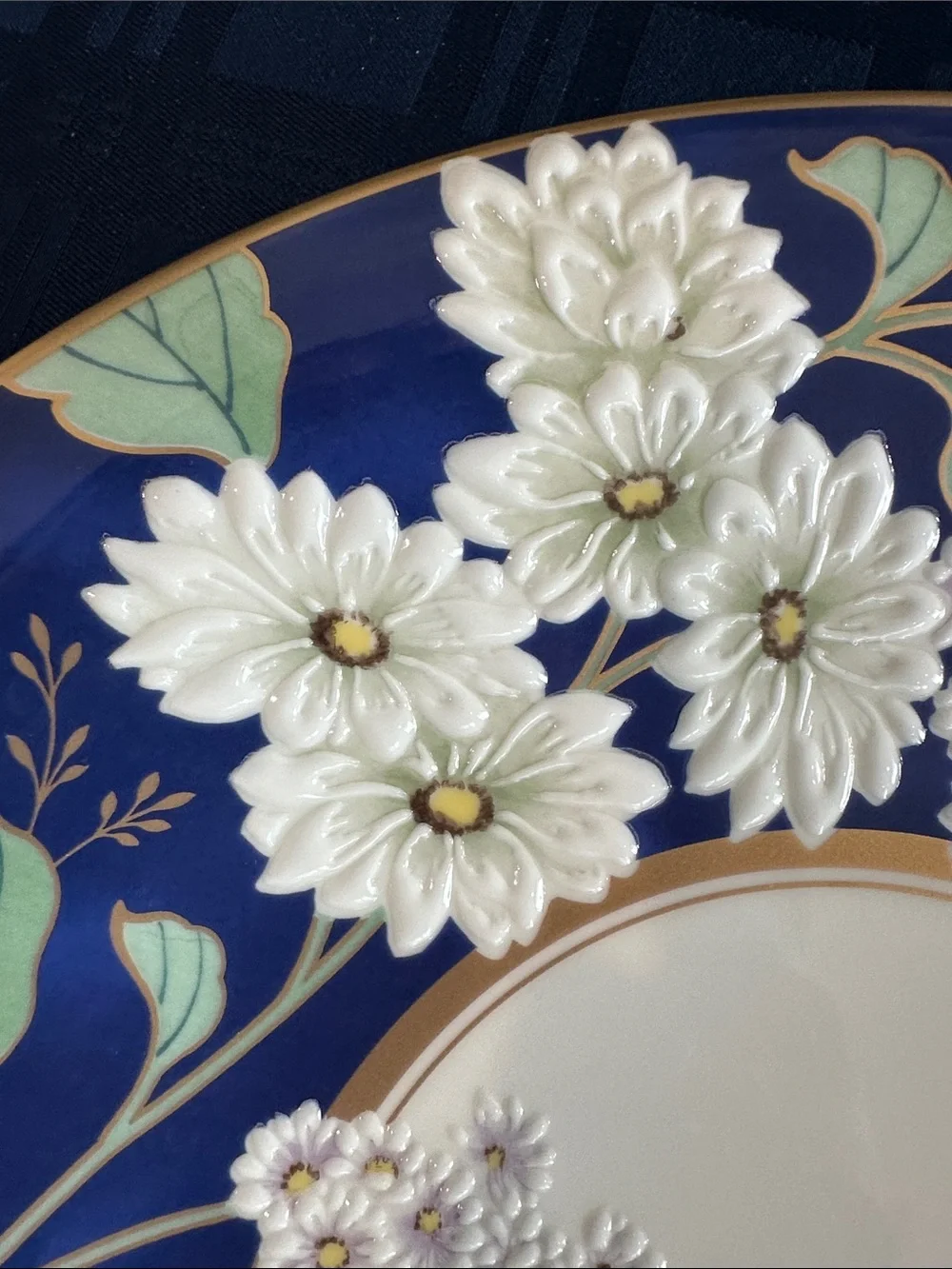 Stunning.Noritake Vintage Japanese Dish with beautiful detail raised flowers
